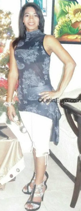 Date this delightful Colombia girl Omairi from Barranquilla CO8058