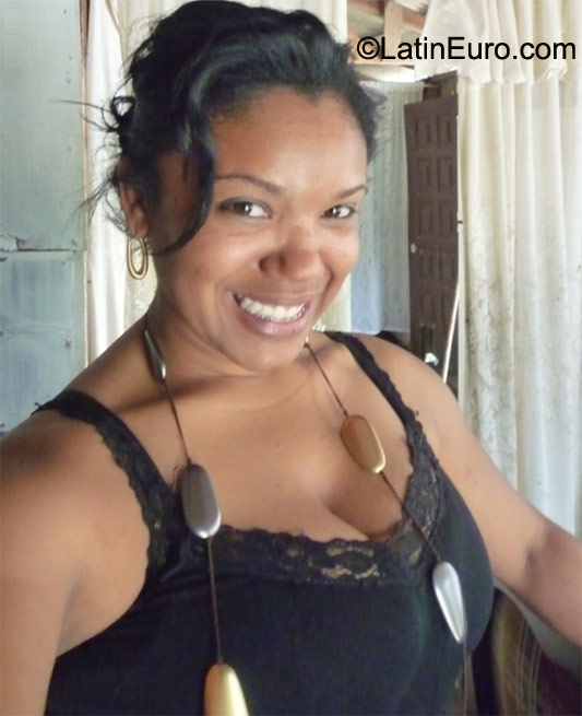 Date this foxy Dominican Republic girl Ibonet from Bonao DM29