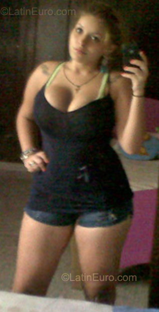 Date this happy Colombia girl Angelica from Barranquilla CO8160