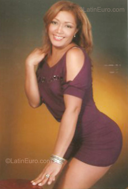 Date this gorgeous Colombia girl Nacira from Cartagena CO8168