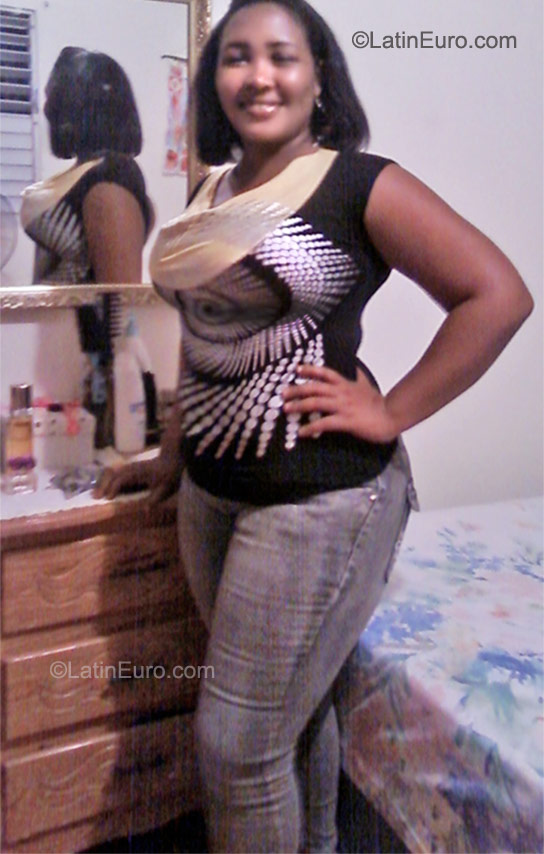 Date this stunning Dominican Republic girl Ibelise from Santo Domingo DO9503