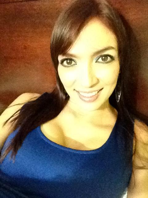 Date this happy Panama girl Nahomy Elisa from Panama PA166