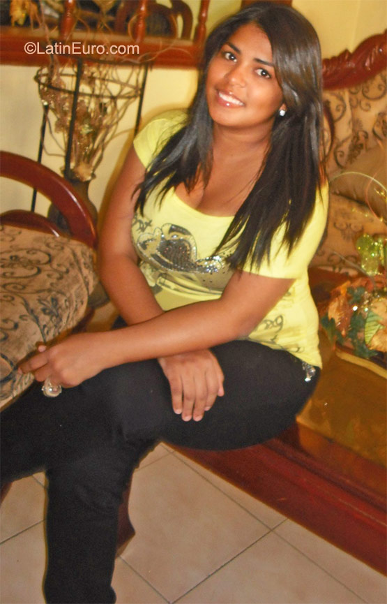 Date this delightful Dominican Republic girl Yinnette from La Vega DO9524