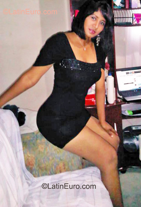 Date this voluptuous Honduras girl Jossy from La Lima,cortes HN440