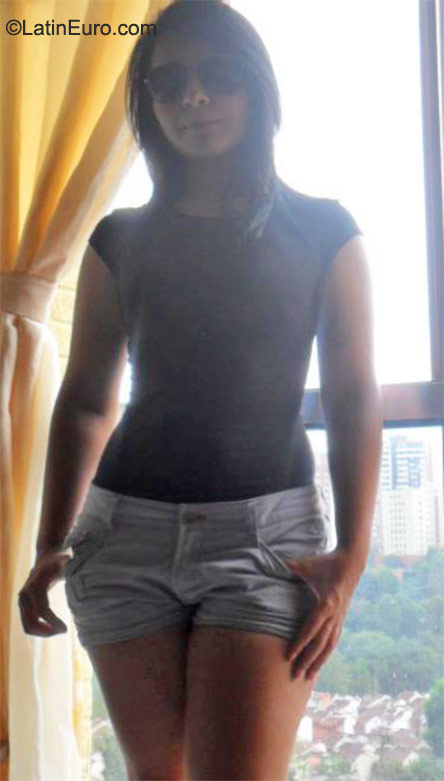 Date this voluptuous Colombia girl Estefania from Medellin CO8251