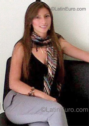 Date this tall Colombia girl Maia from Armenia CO8291