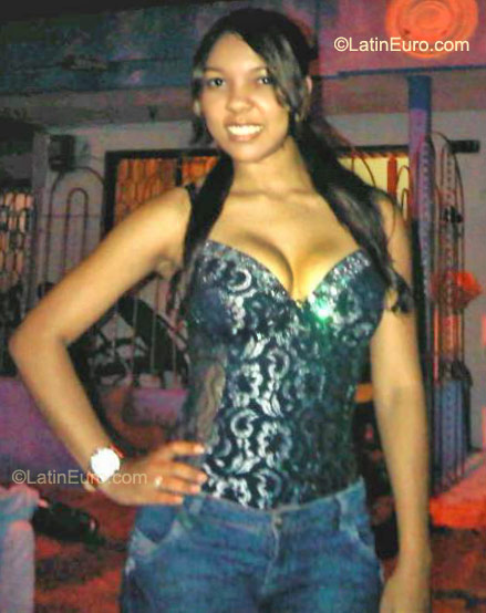 Date this young Colombia girl Sabrina from Barranquilla CO8293