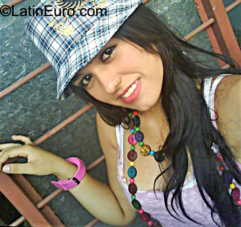 Date this sensual Colombia girl Jenny from Tulua CO8304