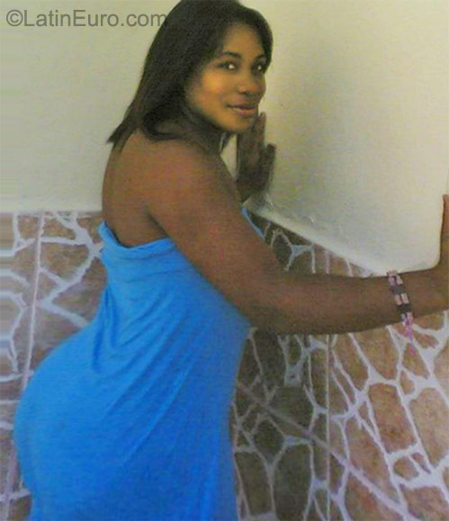 Date this nice looking Dominican Republic girl Laura from San Pedro Marcoris DO9658