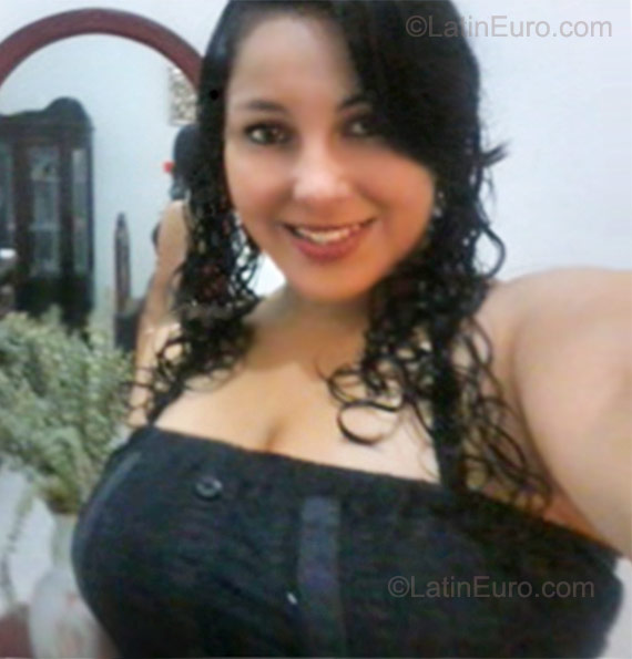 Date this lovely Colombia girl Nathalie from Bogota CO8353