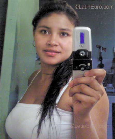 Date this passionate Colombia girl Leidy from Manizales CO8383