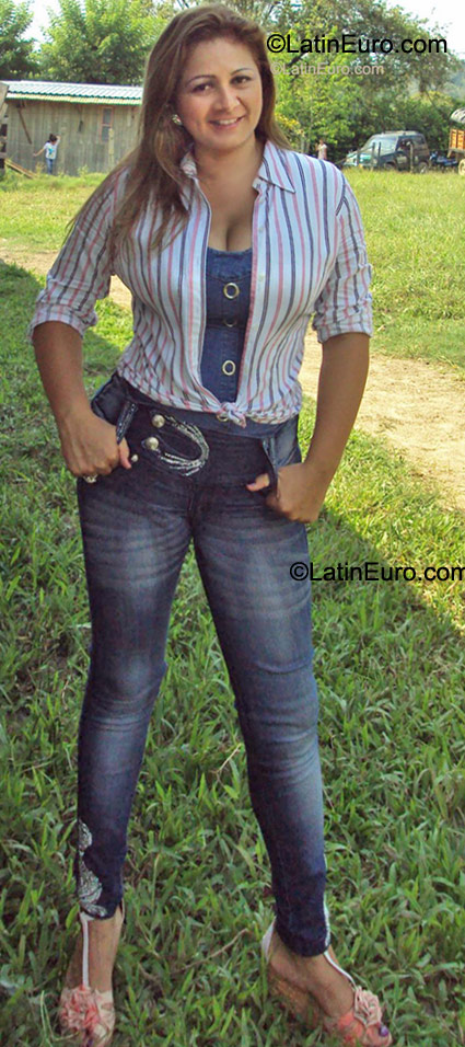 Date this sultry Colombia girl Luz from Medellin CO8398