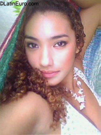 Date this pretty Honduras girl Ninoska18 from Honduras HN470