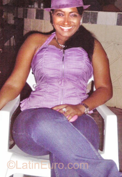 Date this good-looking Dominican Republic girl Feliana from Santo Domingo DO9797