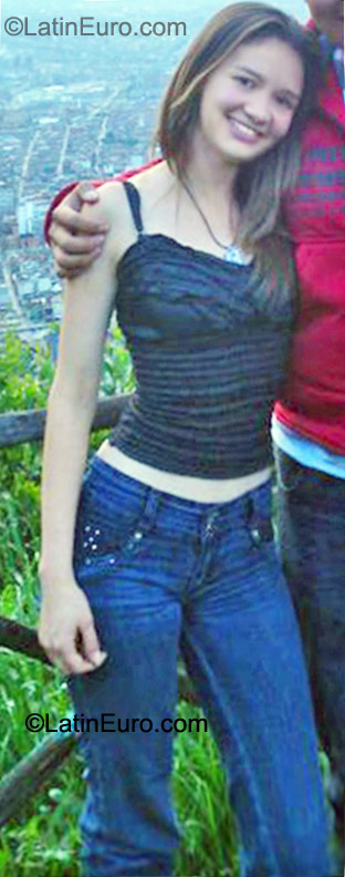 Date this delightful Colombia girl Denise from Cali CO8542