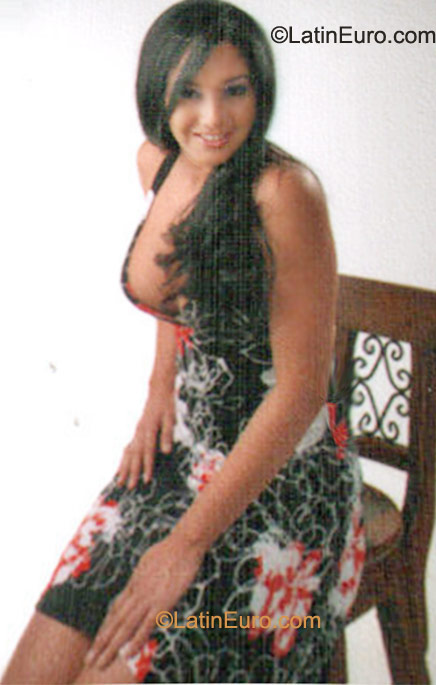 Date this stunning Colombia girl Dmeneses from Cali CO8563