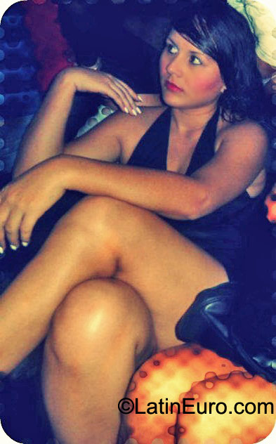 Date this foxy Colombia girl Mayerling from Armenia CO8615