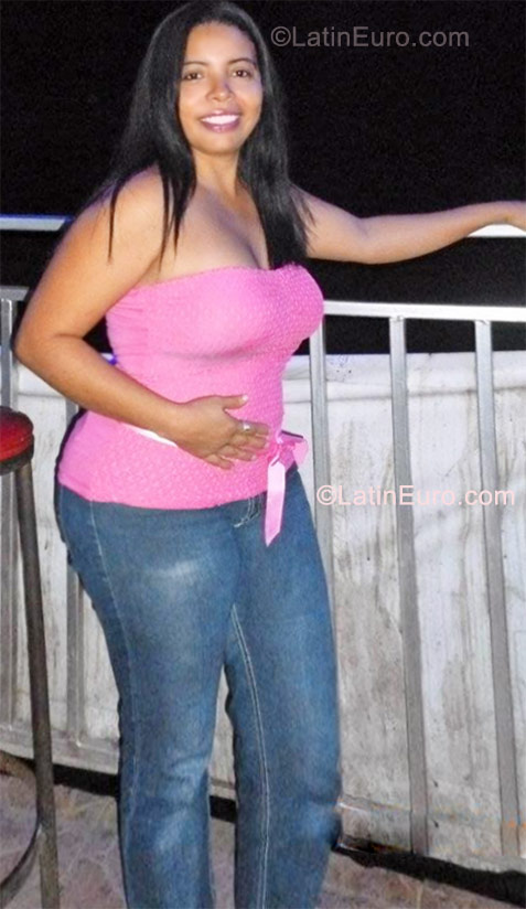 Date this nice looking Panama girl Yennisel from Panama City PA196