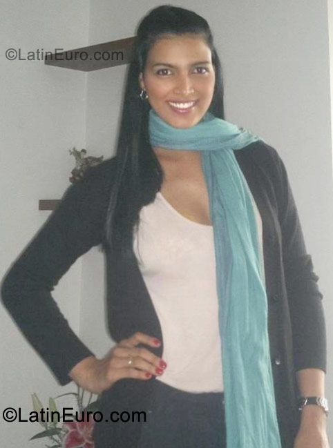 Date this young Colombia girl Lina from Cali CO8697