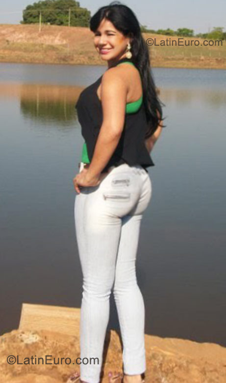 Date this delightful Brazil girl Drica from Goiania BR6203