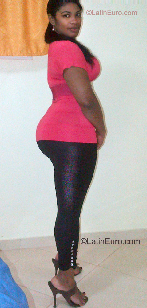 Date this pretty Dominican Republic girl Elizabeth from Santo Domingo DO9948