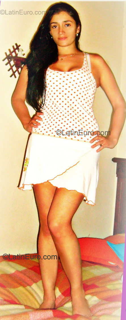 Date this good-looking Colombia girl Lauren from Medellin CO8782