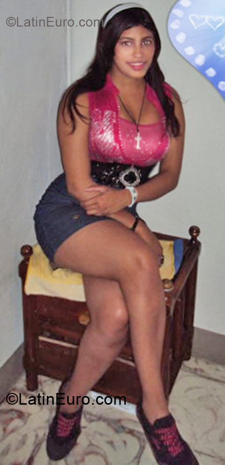 Date this fun Colombia girl Luisa Fernanda from Cali CO8801
