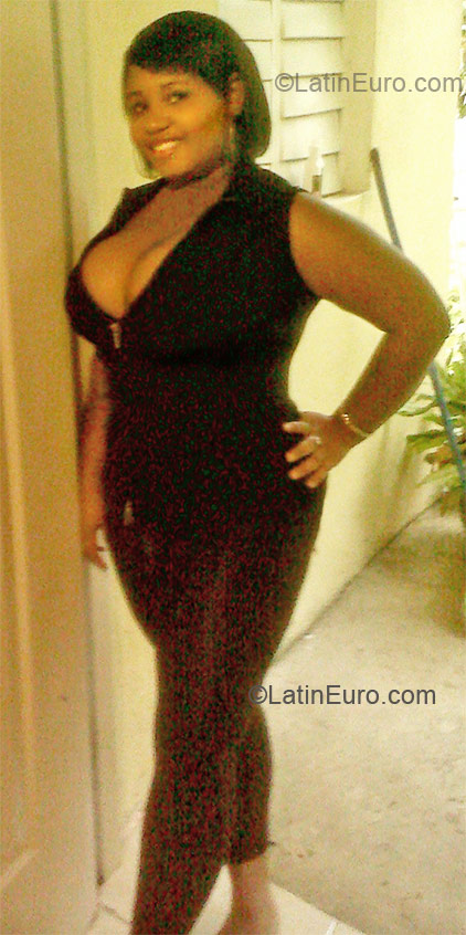 Date this foxy Dominican Republic girl Noemi from La Romana DO9993