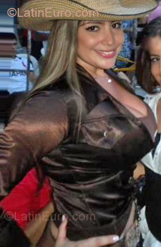 Date this delightful Colombia girl July from Cali CO8840