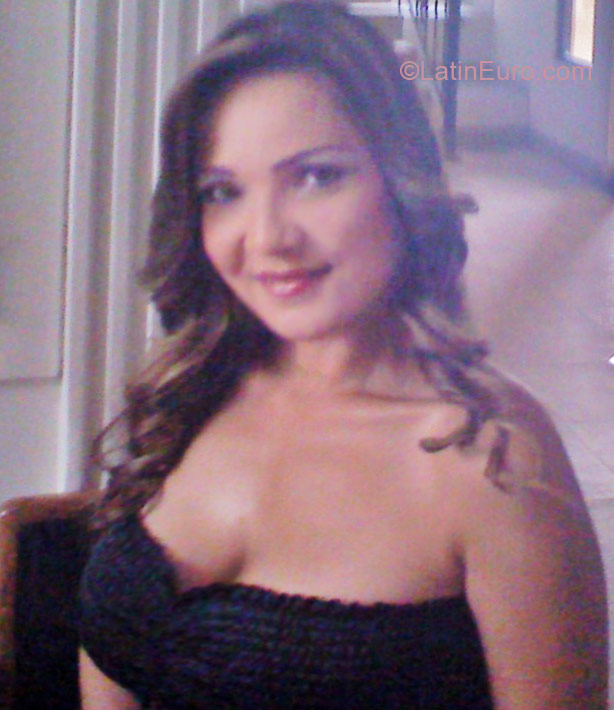 Date this charming Colombia girl Iris from Cucuta CO8904