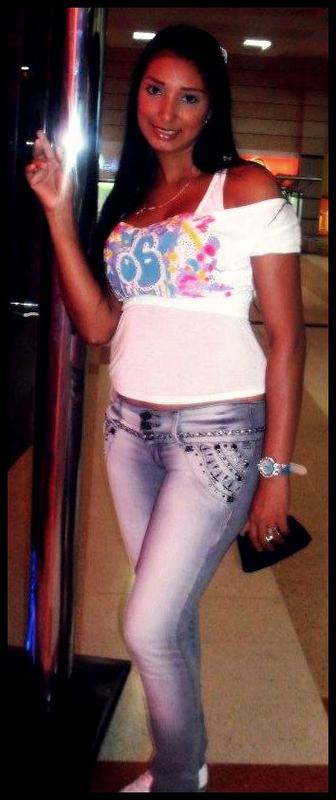 Date this voluptuous Colombia girl Shiremary from Barranquilla CO8926