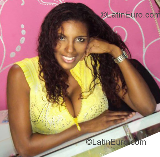 Date this tall Dominican Republic girl Massiel from Santiago DO10073