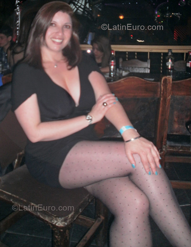 Date this fun Colombia girl Carolina from Bogota CO8948