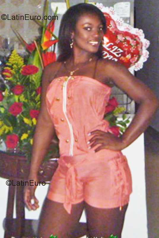 Date this cute Colombia girl Claire from Cali CO8971