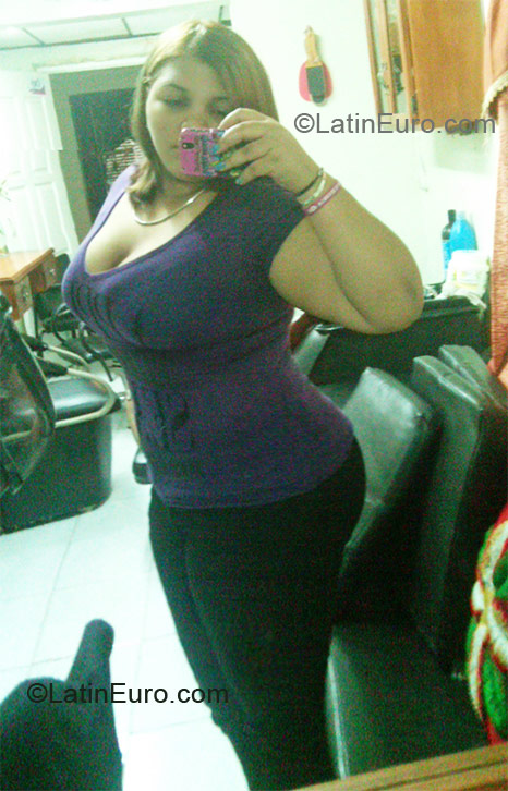 Date this attractive Dominican Republic girl Mary from Santo Domingo DO10423
