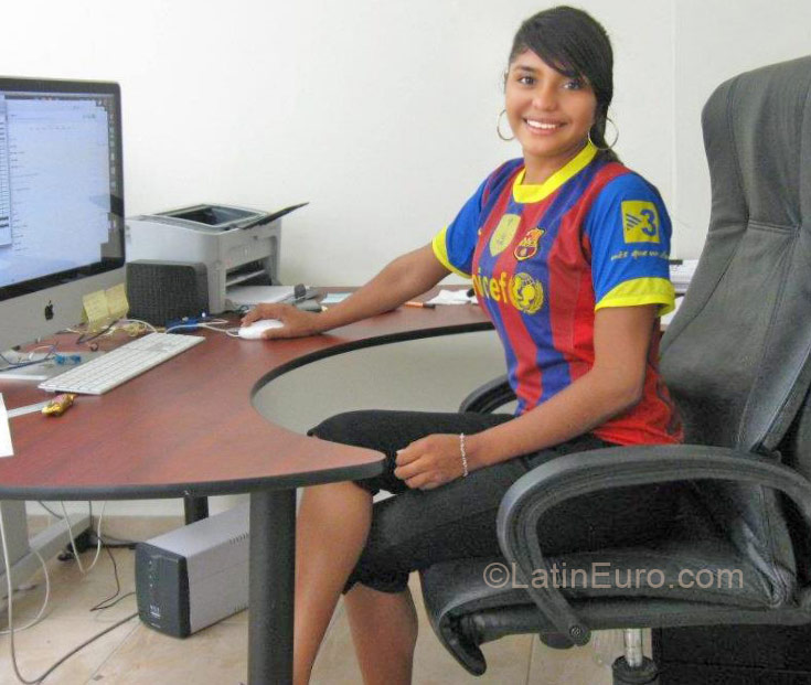 Date this hot Honduras girl Angie from San Pedro Sula HN526