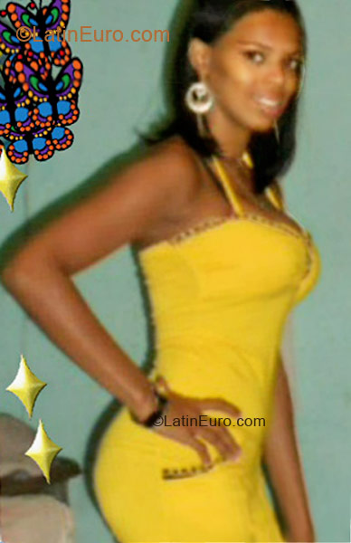 Date this good-looking Dominican Republic girl Mariluz from Santo Domingo DO10112