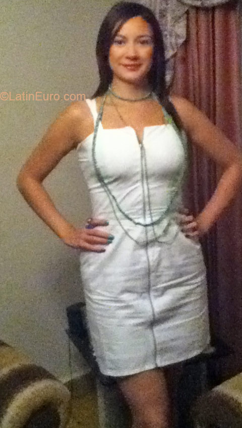 Date this attractive Colombia girl Paola from Bucaramanga CO9025