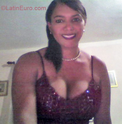 Date this fun Dominican Republic girl Yully from Santo Domingo DO10133