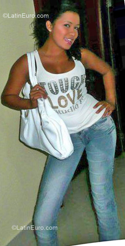 Date this pretty Colombia girl Yeraldin from Cartagena CO11212