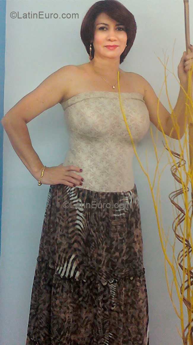 Date this good-looking Colombia girl Isdader from Cali CO9042