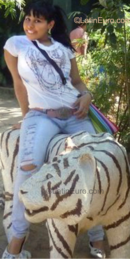 Date this sensual Colombia girl Helena from Barranquilla CO9113