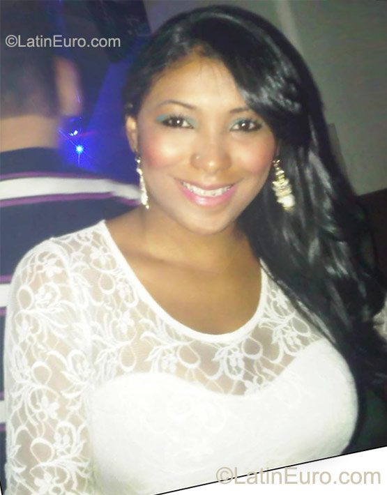 Date this nice looking Brazil girl Thatiane from Rio de Janeiro BR6289