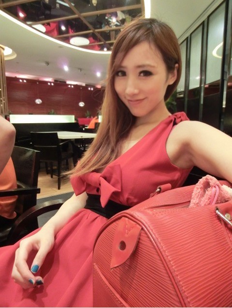 Date this happy China girl Liunian from Changsha CN17