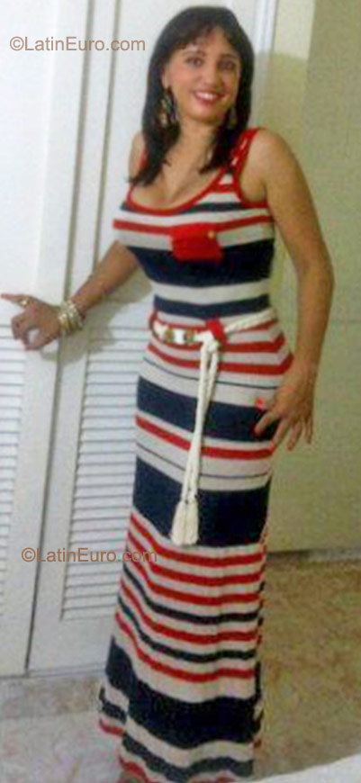 Date this pretty Colombia girl Luna from Santa Marta CO9194