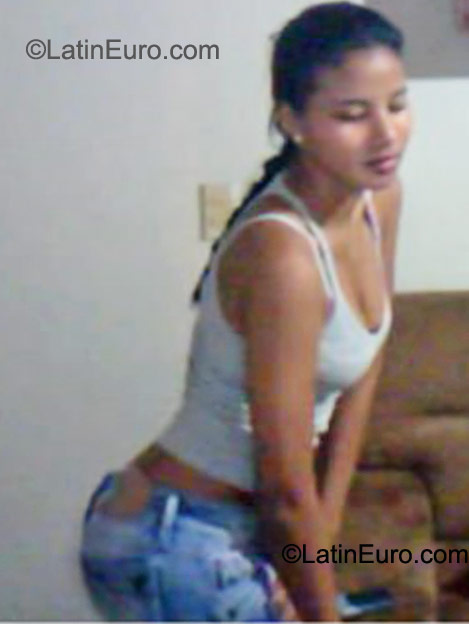 Date this lovely Colombia girl Yesica from Cali CO9198