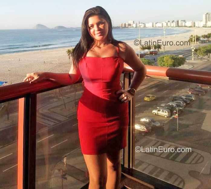 Date this foxy Brazil girl Emerian from Rio de Janeiro BR6305