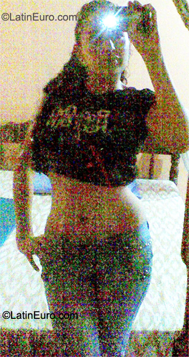 Date this voluptuous Honduras girl Evelyn from Tocoa HN565