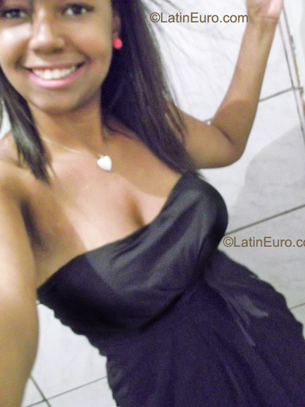 Date this attractive Brazil girl Bianca from Sao Paulo BR6306
