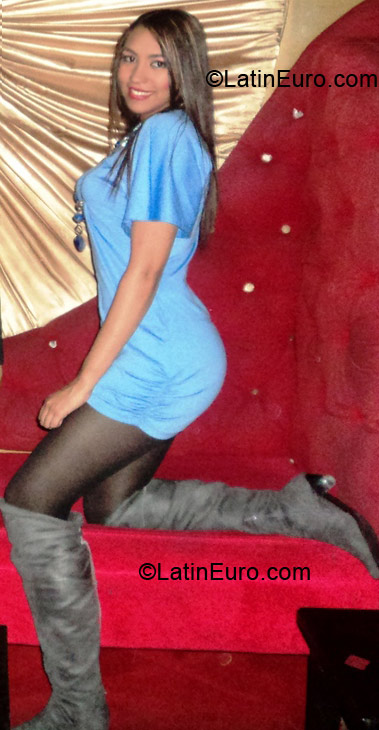 Date this nice looking Colombia girl Aileen from Bogotá CO9441